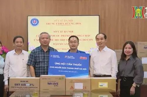 Hỗ trợ thuốc, vật tư y tế cho bà con vùng lụt