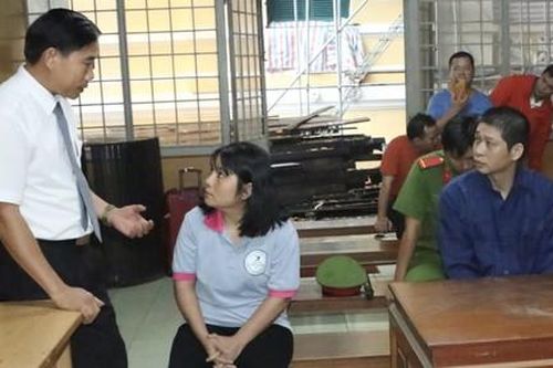 Vụ 7 kiện hàng yến vụn không khai báo Hải quan: Tòa trả hồ sơ