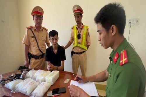 Ngụy trang 6kg ma túy trong các lon sữa vận chuyển từ TPHCM về Quảng Ngãi