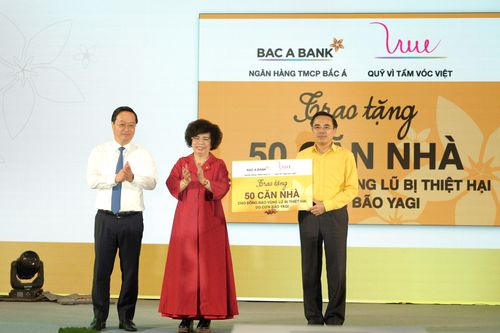 Ngân hàng Bắc Á trao tặng 50 căn nhà cho đồng bào bị bão lũ