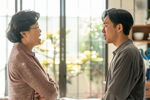 Mẹ vợ chê con rể nghèo, đến khi về già lại xin được đến ở cùng vì một điều không tưởng