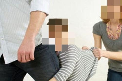 Cần làm gì khi bị ngăn cản quyền thăm nom, chăm sóc con sau ly hôn?