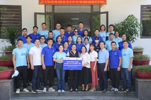 Hệ thống BVĐK Tâm Anh và Hệ thống tiêm chủng VNVC chung tay hỗ trợ vật tư y tế chăm sóc sức khỏe người dân sau bão lũ