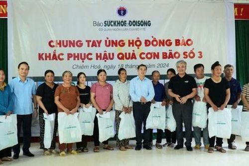Báo SK&ĐS đưa chuyến hàng thứ 3 đến với đồng bào vùng lũ: Tấm lòng bạn đọc sẻ chia thiết thực ở Tuyên Quang