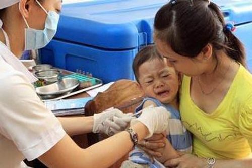 Bổ sung hơn 424 tỷ đồng để Bộ Y tế thực hiện tiêm chủng mở rộng