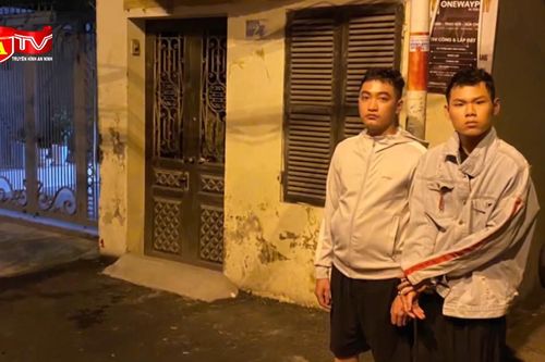 Hai thanh niên dùng app ngân hàng giả mạo lừa đổi tiền để cướp giật