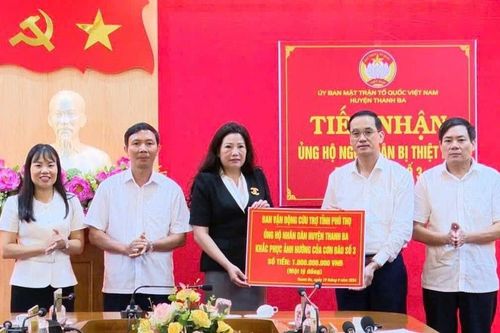 Chủ tịch Mặt trận Phú Thọ trao 1 tỷ đồng hỗ trợ huyện Thanh Ba khắc phục hậu quả bão lũ