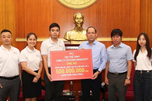 1.495 tỷ đồng ủng hộ đồng bào vùng bão lũ gửi về Ban Vận động cứu trợ Trung ương