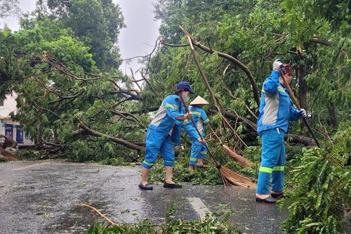 Bão Yagi đi qua, gánh nặng rác thải còn lại