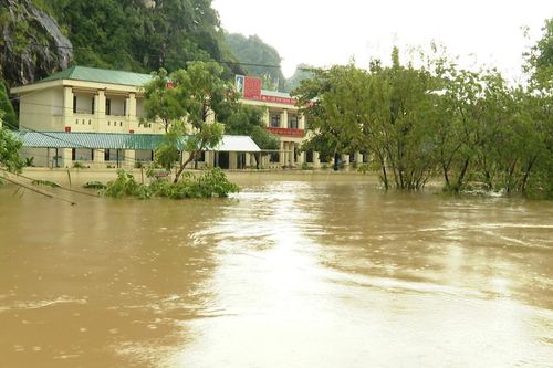 Cân nhắc cho học sinh nghỉ học tránh bão số 4