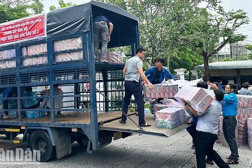 Sóc Trăng vận chuyển 30 tấn hàng hóa hỗ trợ đồng bào các tỉnh phía bắc bị thiên tai