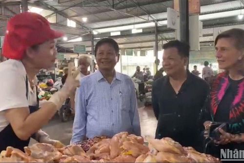 Quảng bá và giới thiệu mô hình chợ an toàn thực phẩm tại Long Biên