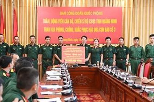 Thăm, động viên cán bộ, chiến sĩ tỉnh Quảng Ninh tham gia phòng, chống, khắc phục hậu quả cơn bão số 3