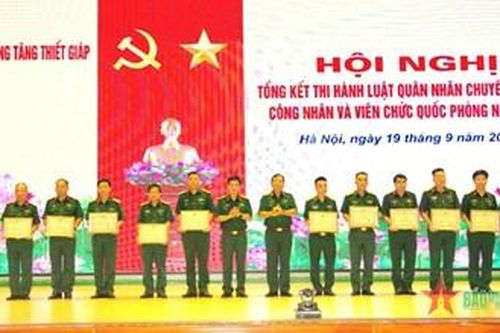 Binh chủng Tăng thiết giáp: Tổng kết thi hành Luật Quân nhân chuyên nghiệp, công nhân và viên chức quốc phòng năm 2015