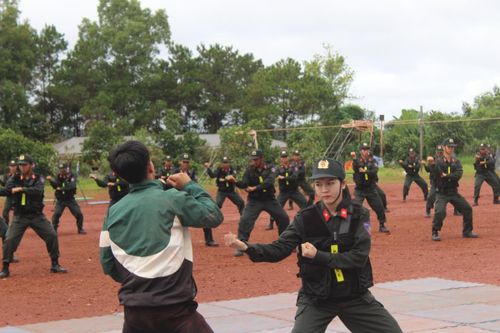 Công an Đắk Nông báo cáo kết quả huấn luyện nâng cao lực lượng Cảnh sát cơ động