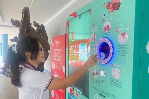 Trường Đại học Ngân hàng TP. HCM phát động chương trình 'Chai nhựa tái sinh, hành trình tiếp nối'