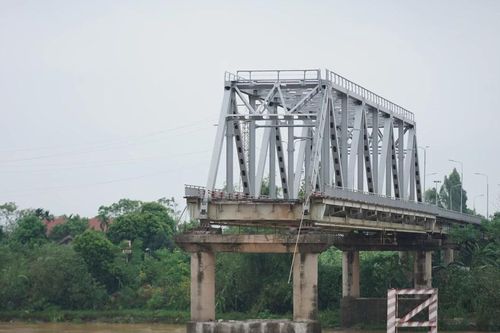 Kế hoạch phá dỡ kết cấu cầu Phong Châu bị sập