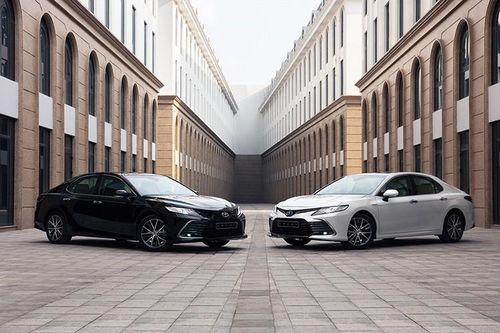 Toyota Camry bán chỉ 65 xe tháng 8, vẫn là 'vua' sedan cỡ D