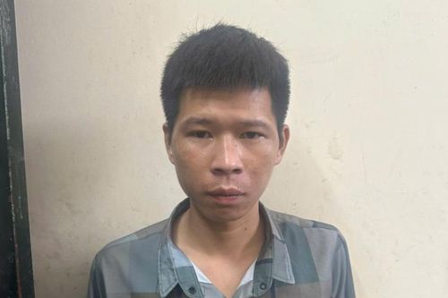 Bắt nam thanh niên cướp điện thoại của cô gái đang đi bộ