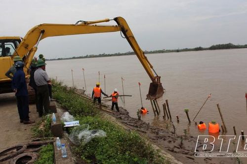 Thái Bình: Kịp thời xử lý sự cố sạt lở kè đê bối cửa sông tả Hồng Hà