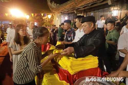 Linh thiêng lễ khai ấn và ban ấn đền Kiếp Bạc