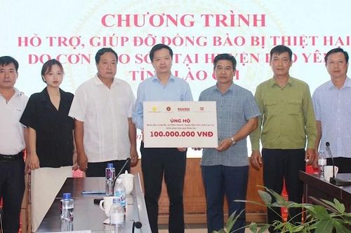 Báo Nhân Dân chia sẻ khó khăn với người dân Làng Nủ bị thiệt hại do thiên tai