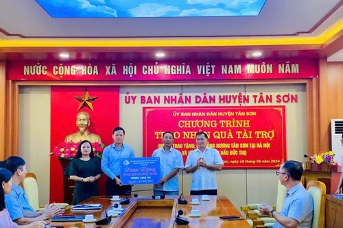 Huyện Tân Sơn (Phú Thọ) tiếp nhận quà hỗ trợ sau bão số 3