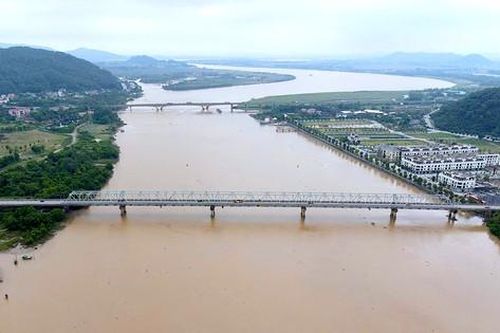 Thuê thợ lặn kiểm tra trụ cầu Bến Thủy 1 - có kết cấu tương đồng với cầu Phong Châu