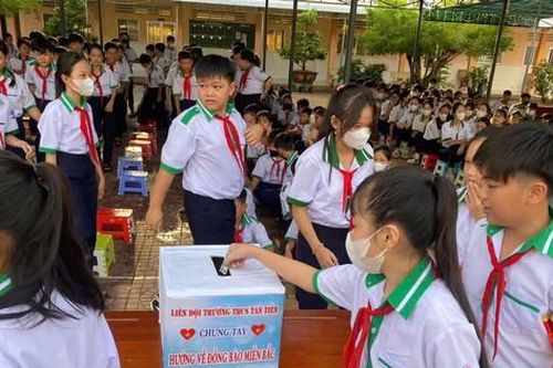 Thiếu nhi Cà Mau góp sức sẻ chia hướng về miền Bắc