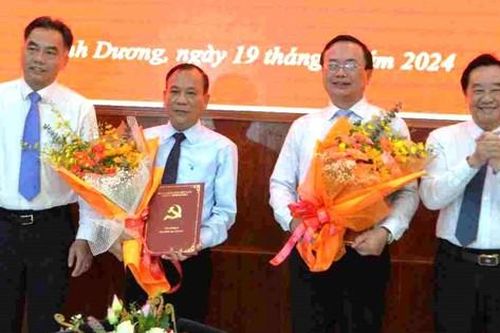 Tỉnh ủy Bình Dương trao quyết định về công tác cán bộ