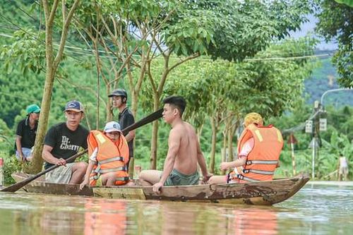 Nhiều hộ dân ở Đà Nẵng ngập nặng do ảnh hưởng bão