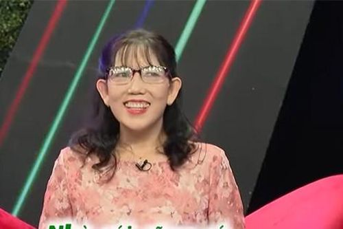 Thấy đàng gái U50 xinh đẹp, anh tài xế say mê, hứa hẹn đủ điều