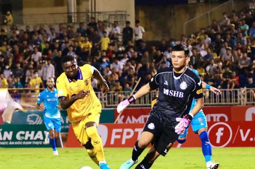 Sông Lam Nghệ An đối diện bão chấn thương