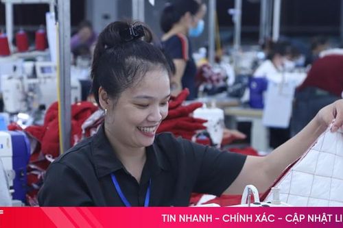 Đơn hàng dồi dào, doanh nghiệp may mặc ở Hà Tĩnh đảm bảo việc làm cho công nhân