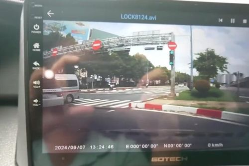 Video vụ tai nạn liên hoàn trên đại lộ Võ Văn Kiệt ở TPHCM