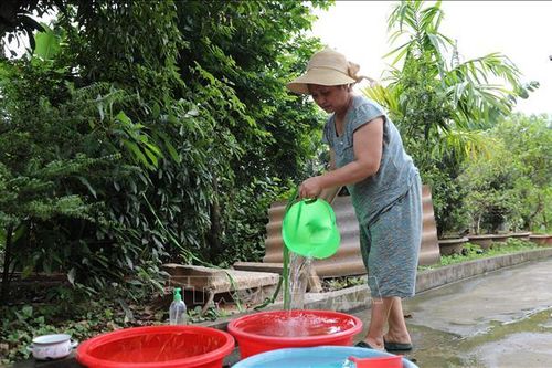 Nhiều hộ dân ở thành phố Yên Bái thiếu nước sinh hoạt trầm trọng sau thiên tai