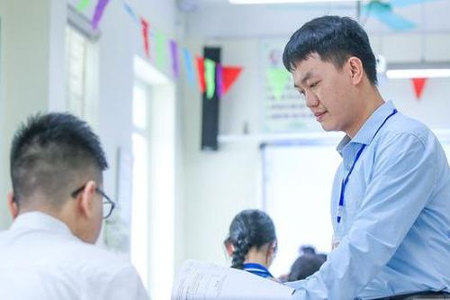 Khuyến khích cây bút trẻ viết về kỷ niệm thầy cô và mái trường