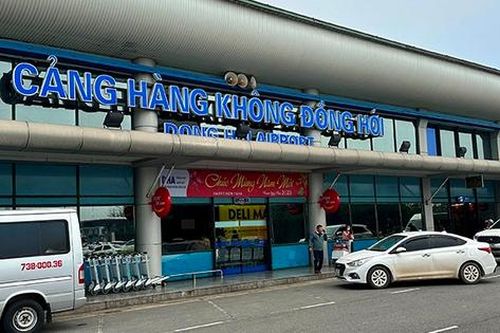 Sân bay Đồng Hới đóng cửa, du khách lúng túng vì bị 'delay trên không'