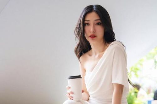 Khám phá cách Khổng Tú Quỳnh duy trì sắc vóc hoàn hảo tuổi U40