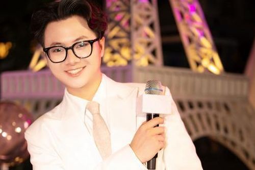 Điều ít biết về 'chàng MC có nụ cười đẹp nhất VTV' nặng duyên với các chương trình của Đại sứ quán