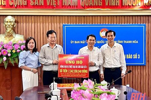 Các huyện Như Thanh, Bá Thước trao tiền ủng hộ đồng bào phía Bắc bị thiệt hại do bão số 3
