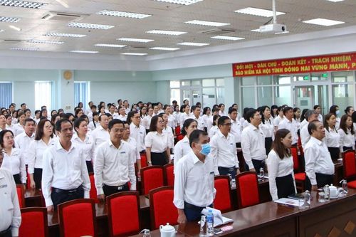 Bảo hiểm xã hội tỉnh ủng hộ đồng bào bị lũ lụt hơn 200 triệu đồng
