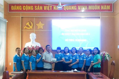 Cán bộ, hội viên phụ nữ vận động, ủng hộ đồng bào các tỉnh phía Bắc bị thiệt hại bởi bão số 3