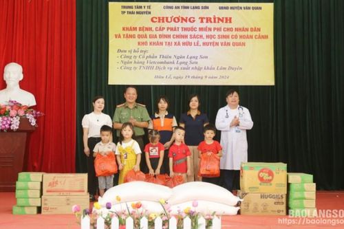 Công an tỉnh phối hợp tổ chức khám bệnh, cấp thuốc miễn phí cho Nhân dân và các hoạt động an sinh xã hội tại huyện Văn Quan