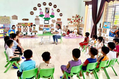 Trường học vùng lũ đón học sinh đi học trở lại