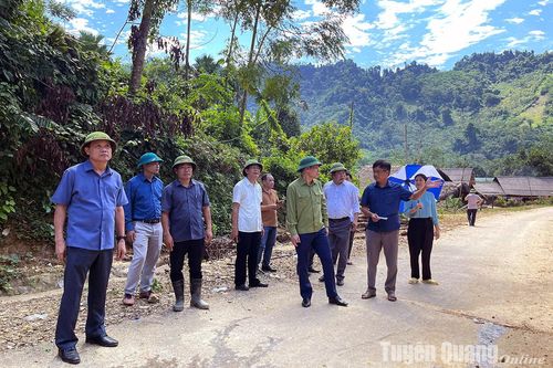 Đồng chí Phó Chủ tịch UBND tỉnh Nguyễn Thế Giang kiểm tra tình hình ảnh hưởng thiên tai sau hoàn lưu cơn bão số 3 tại huyện Chiêm Hóa