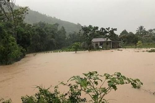 Di dời hàng trăm hộ dân đề phòng ngập lụt, trượt lở đất