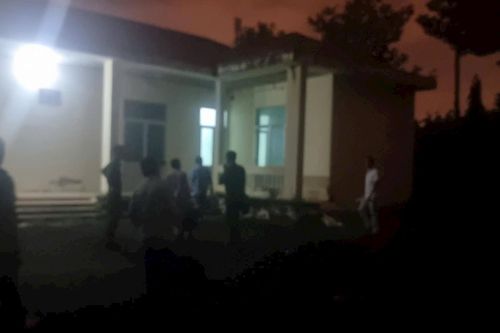 Dùng đũa, dao đâm nhau trong cuộc rượu, 1 người tử vong