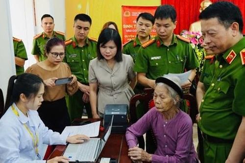 Thu nhận mẫu ADN thân nhân của liệt sĩ chưa xác định được danh tính
