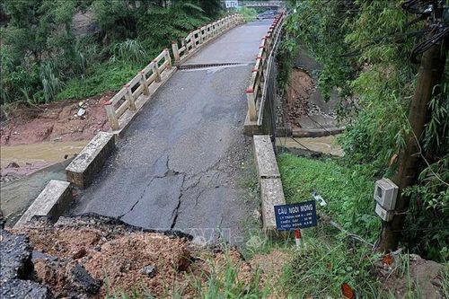 Hòa Bình: Sập cầu Ngòi Móng, không có thiệt hại về người